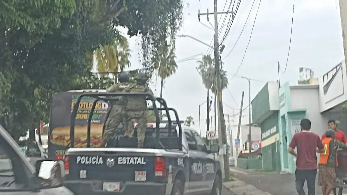 Sicarios disparan a mujer en Colima